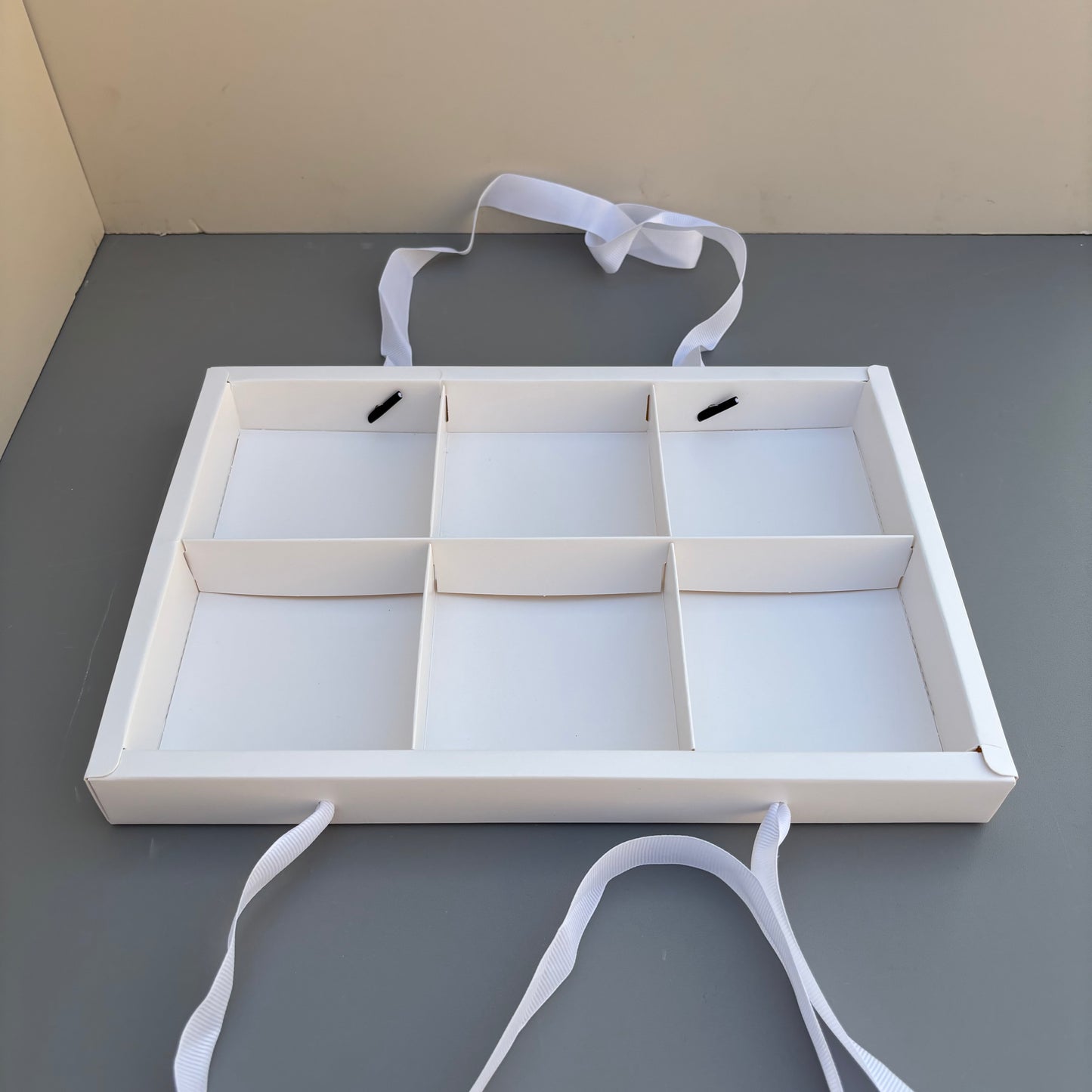 10PCS 6-compartments white base box with clear lid & ribbon