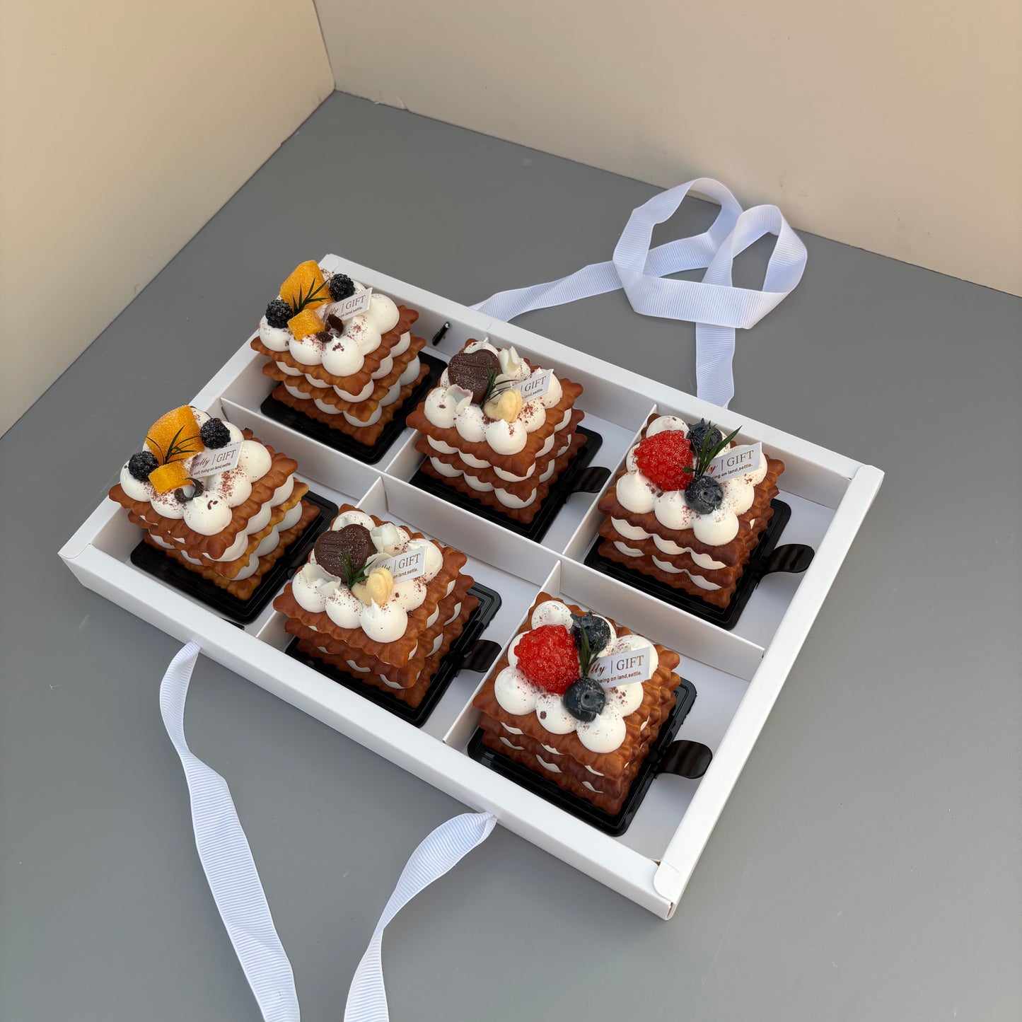 10PCS 6-compartments white base box with clear lid & ribbon