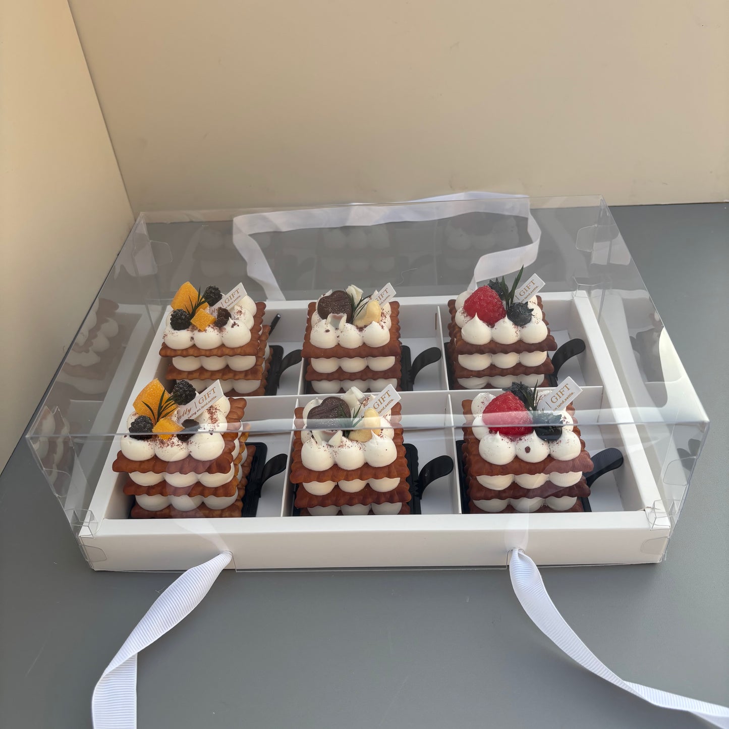 10PCS 6-compartments white base box with clear lid & ribbon