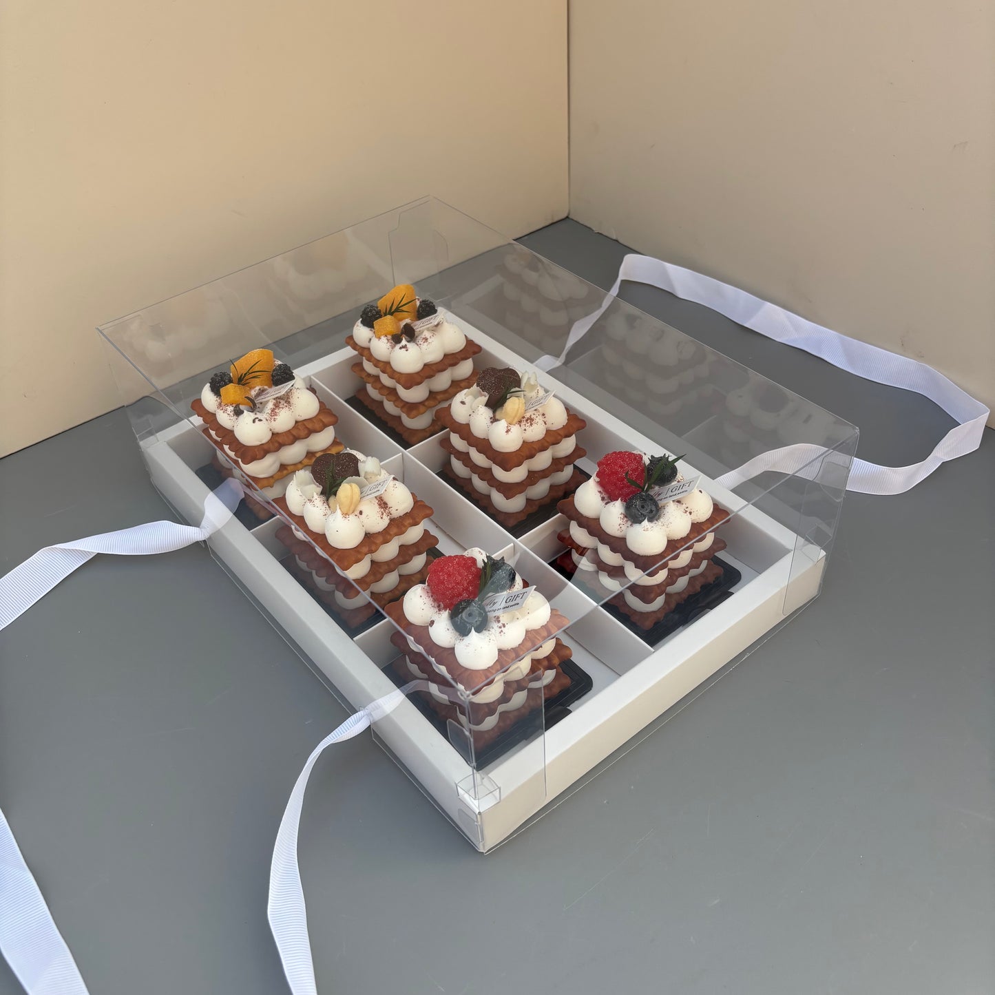 10PCS 6-compartments white base box with clear lid & ribbon