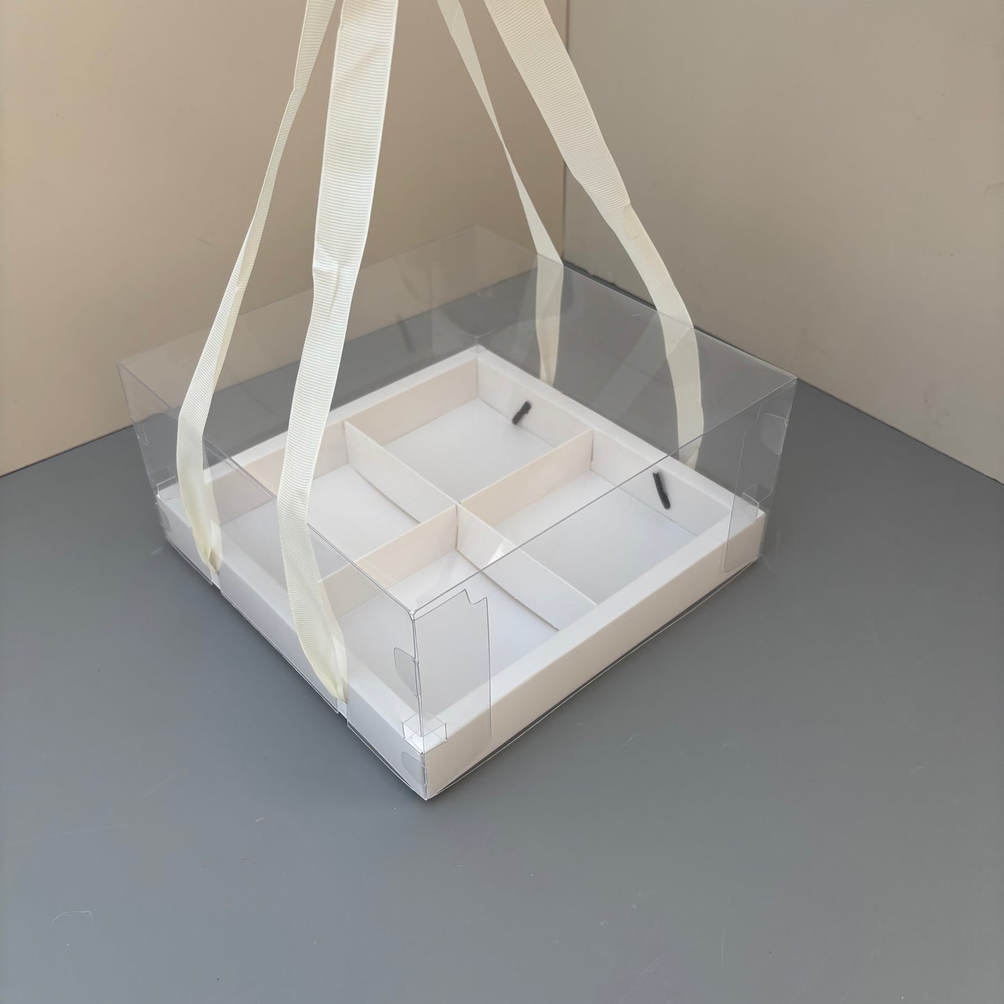 10PCS 4-compartments white base box with clear lid & ribbon