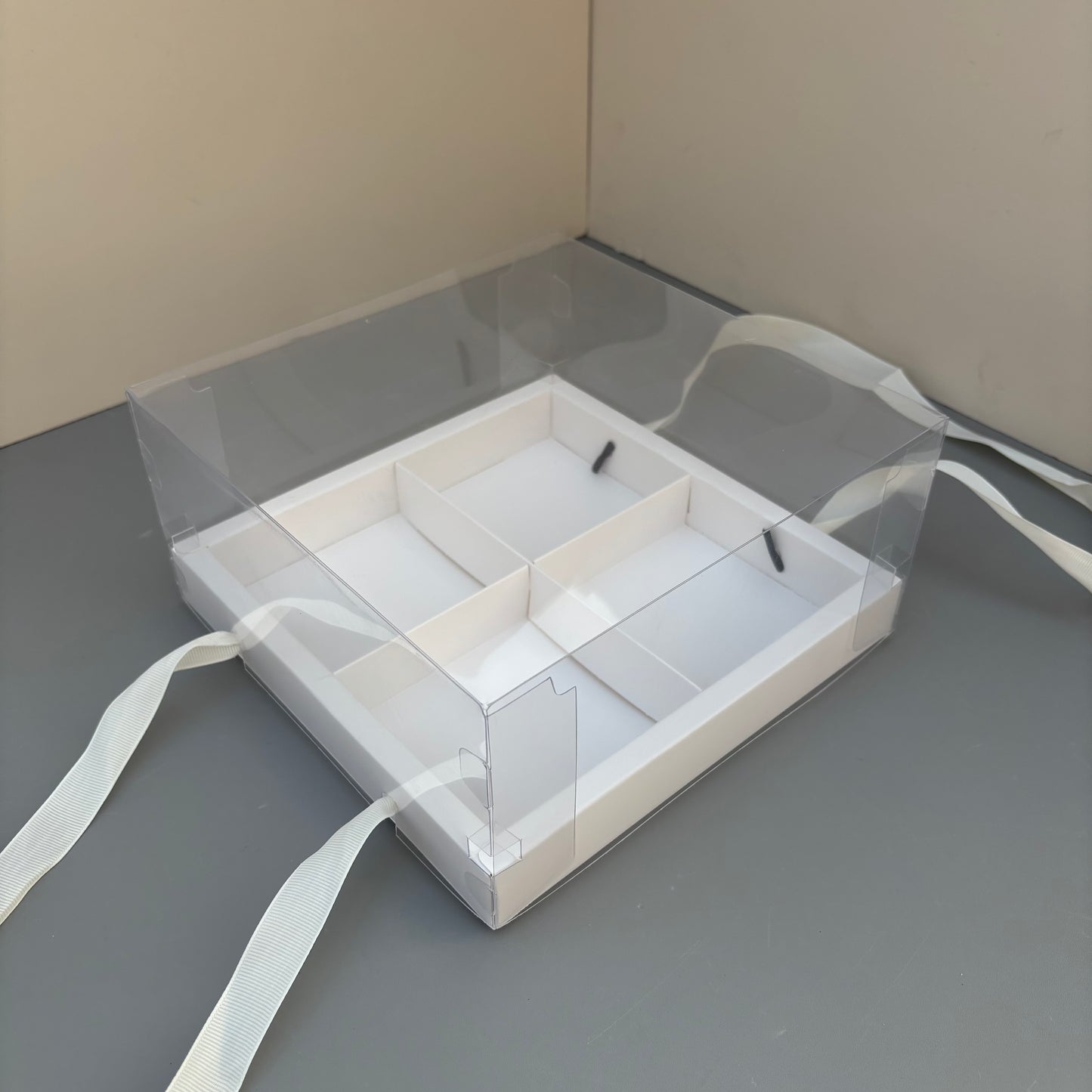 10PCS 4-compartments white base box with clear lid & ribbon