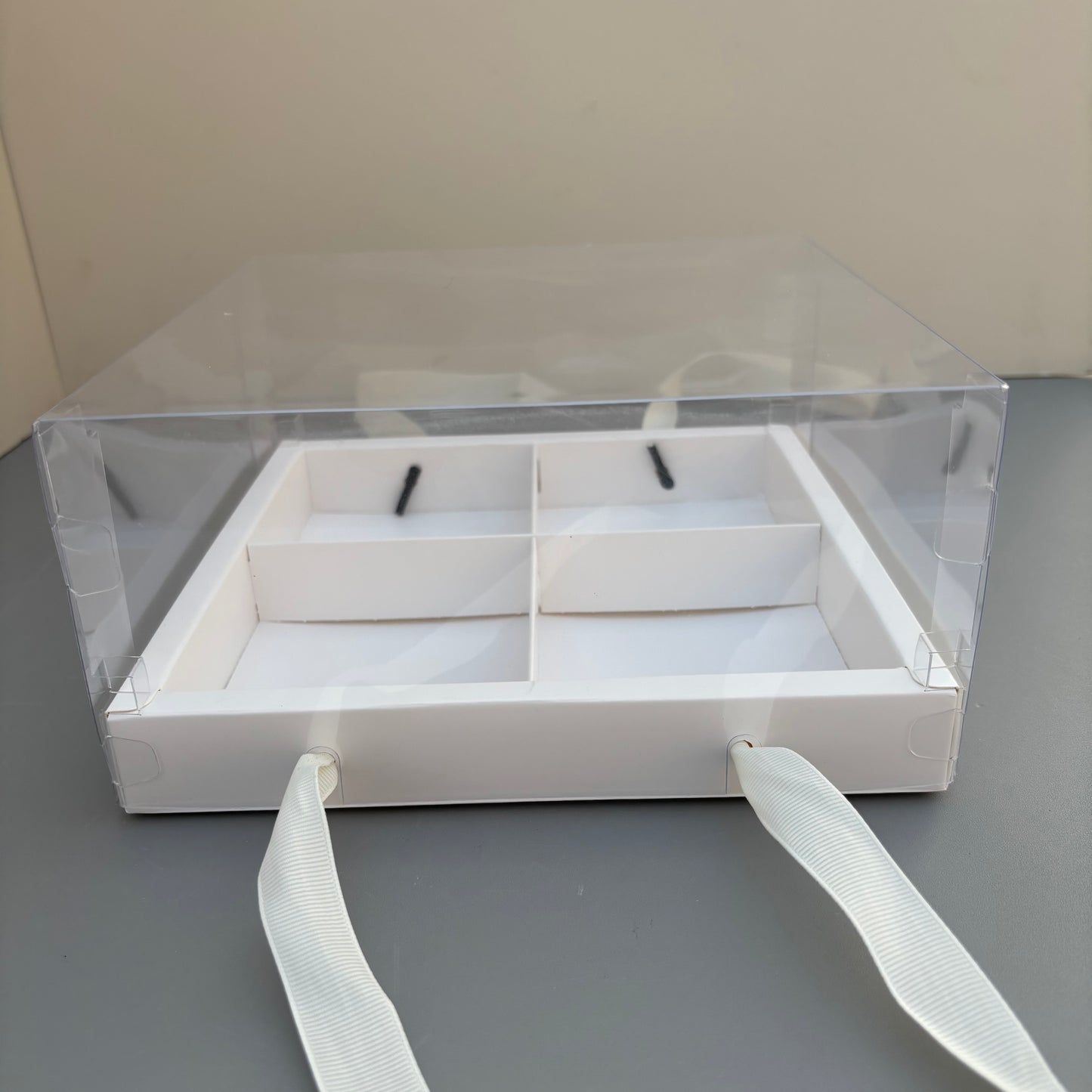 10PCS 4-compartments white base box with clear lid & ribbon