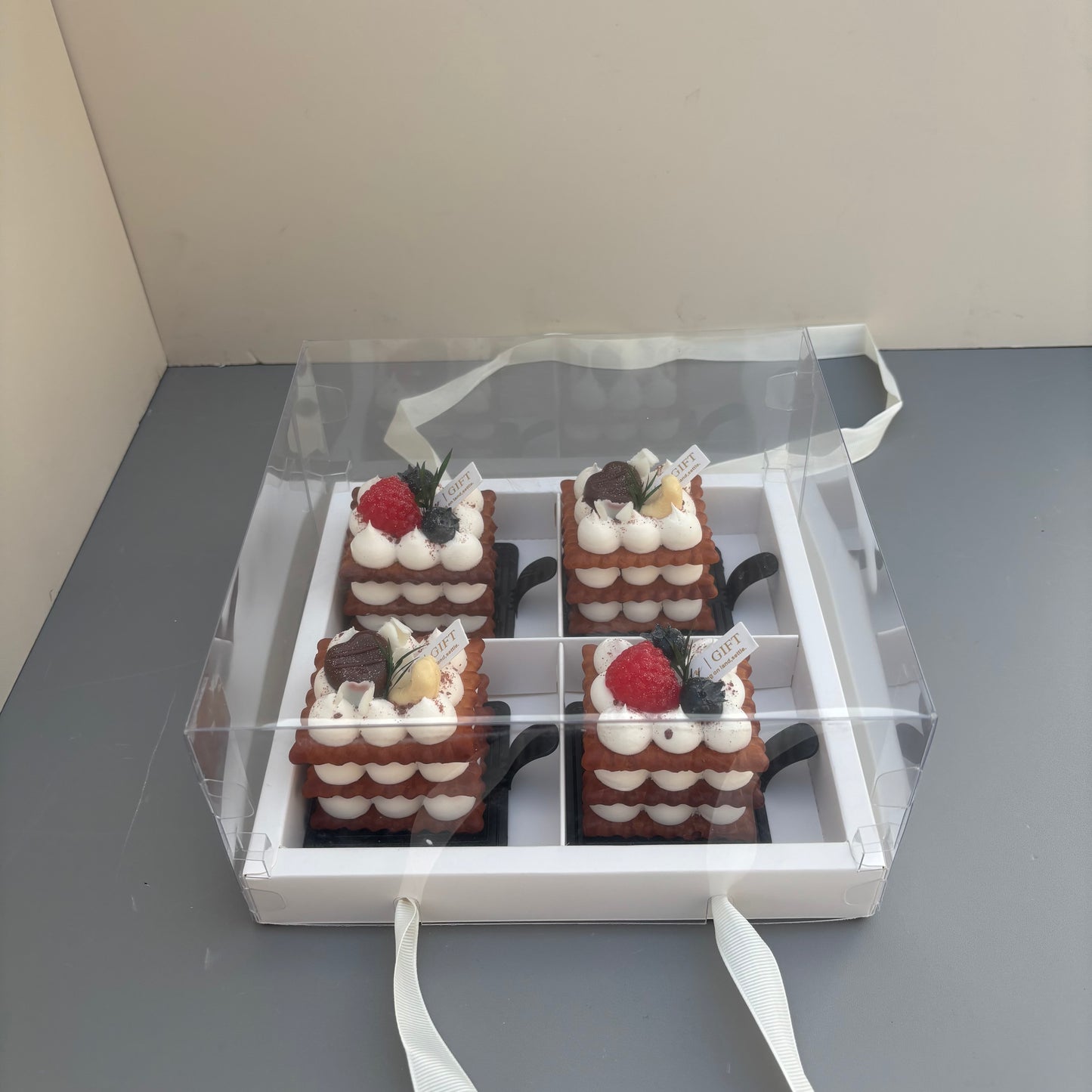 10PCS 4-compartments white base box with clear lid & ribbon