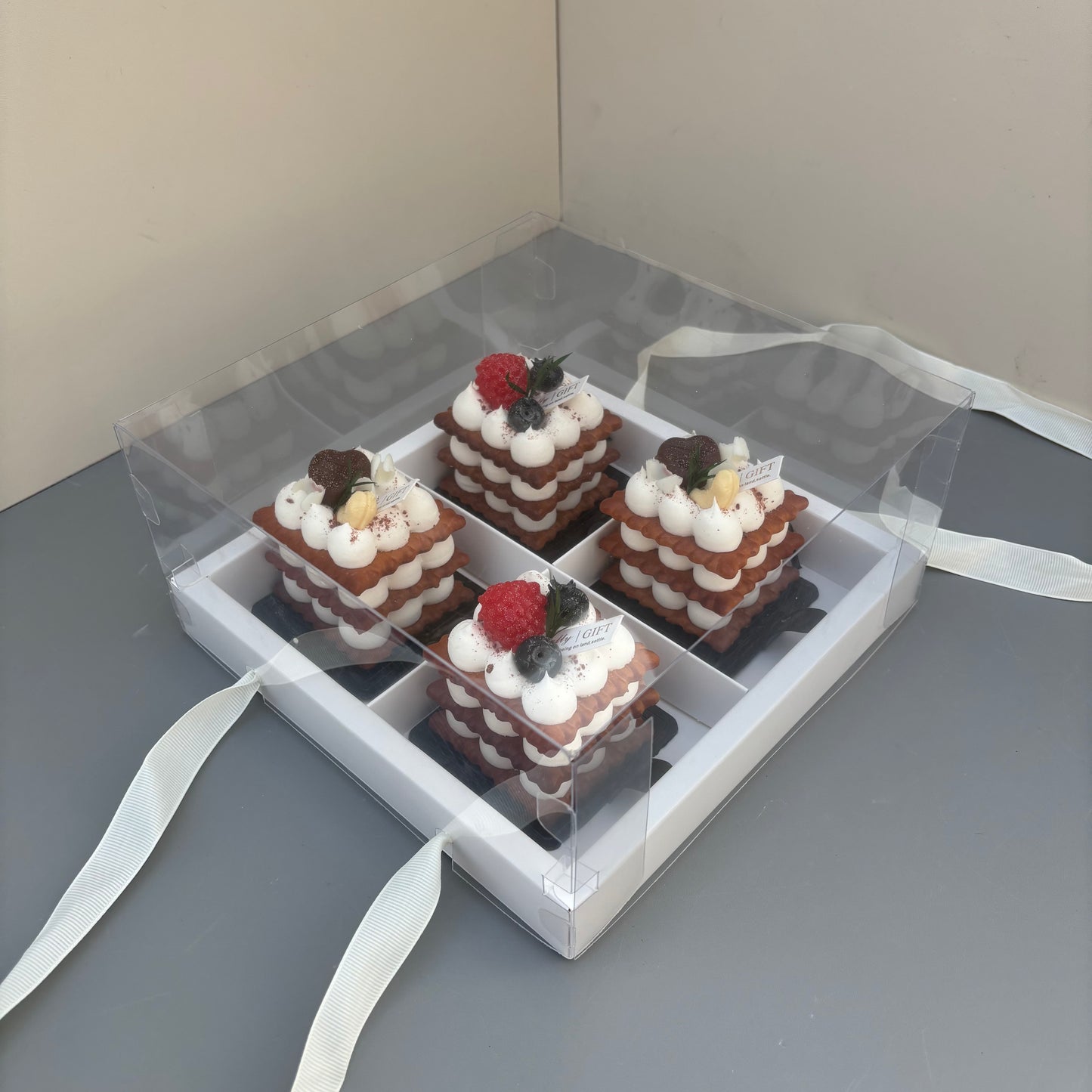 10PCS 4-compartments white base box with clear lid & ribbon
