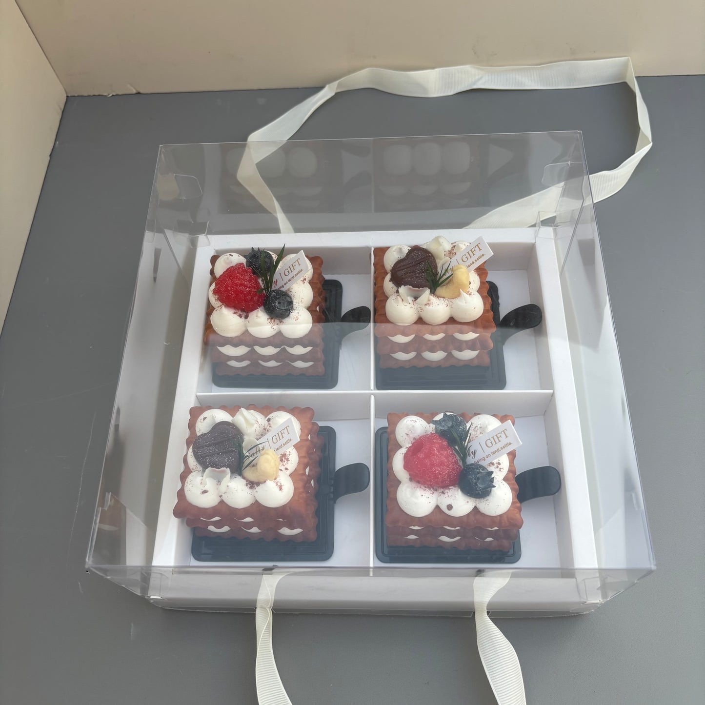 10PCS 4-compartments white base box with clear lid & ribbon