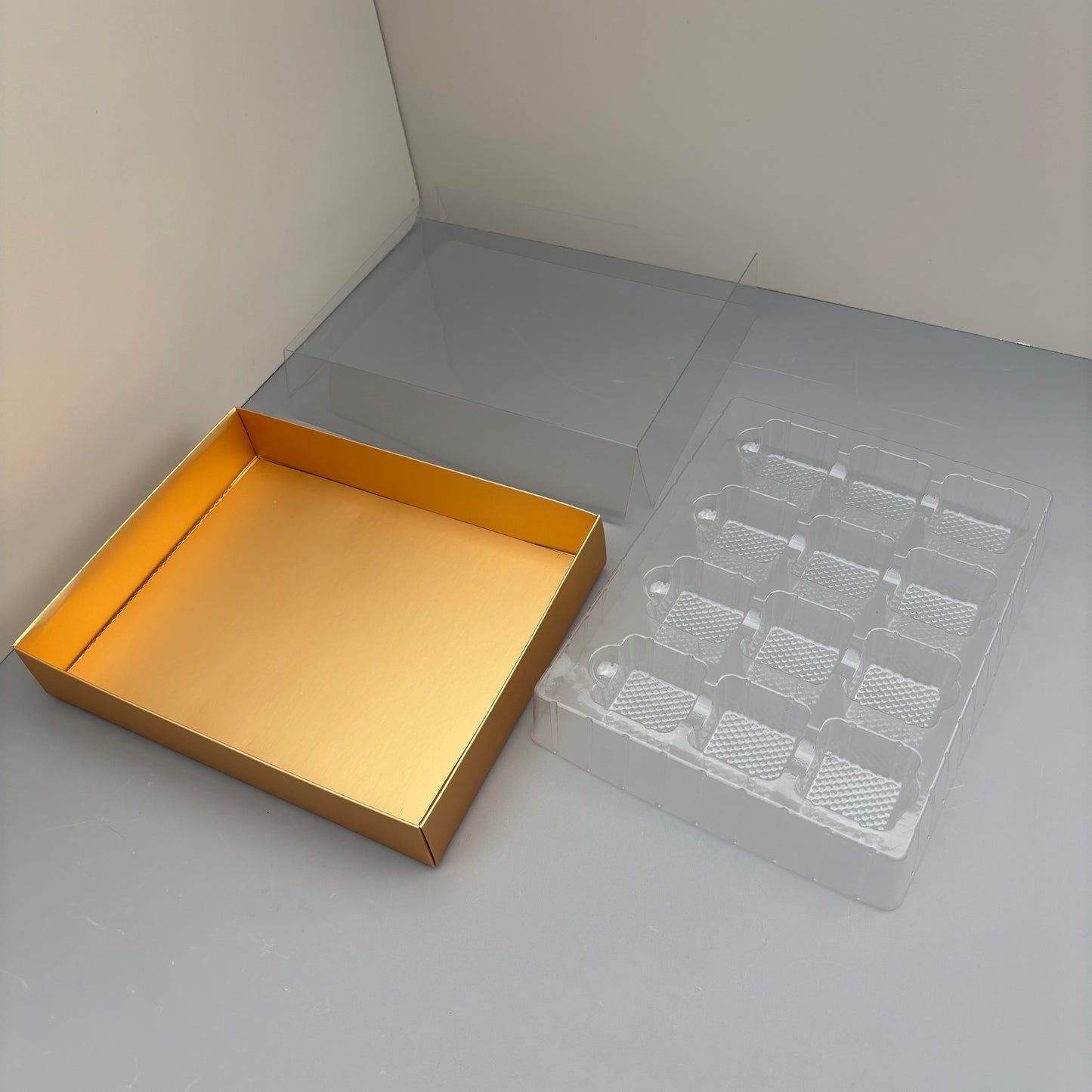10PCS Gold 12-chocolates Paper Box with Clear Lid and Clear Insert