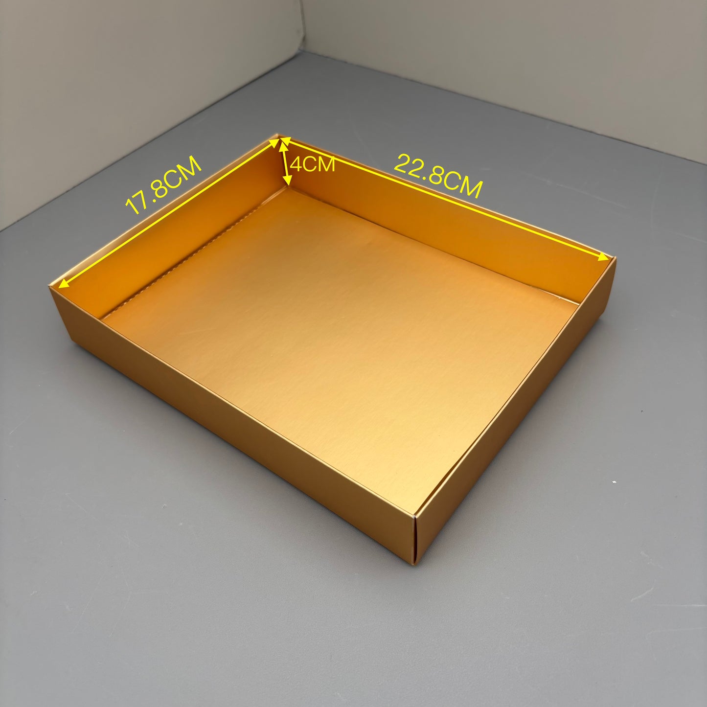 10PCS Gold 12-chocolates Paper Box with Clear Lid and Clear Insert
