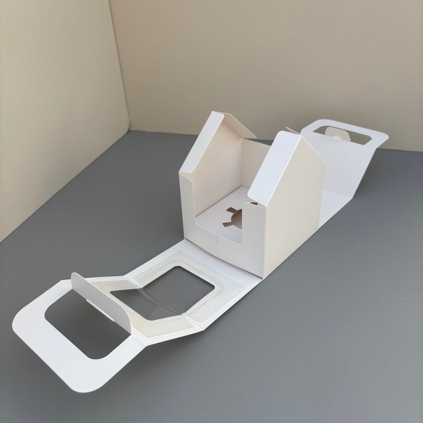 White Cupcake Window Handle Box With Paper Insert