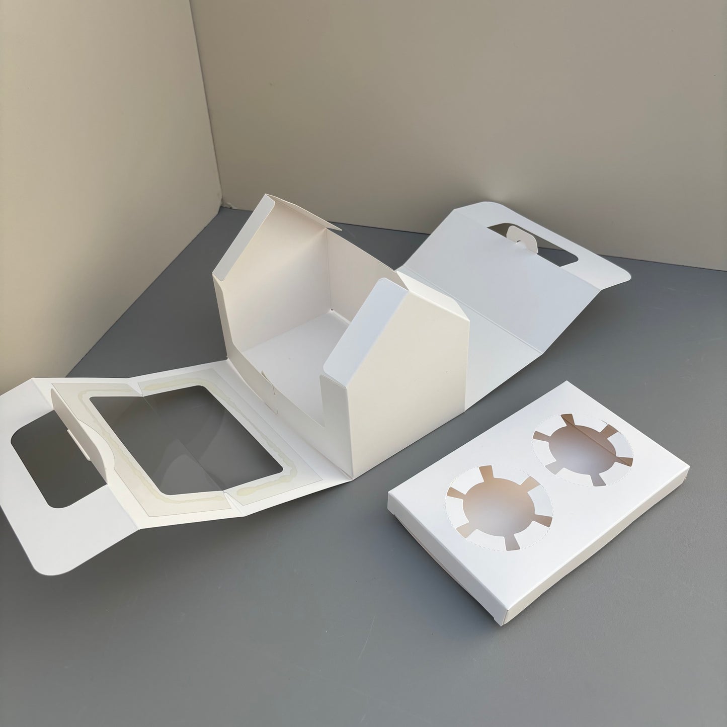 White Cupcake Window Handle Box With Paper Insert