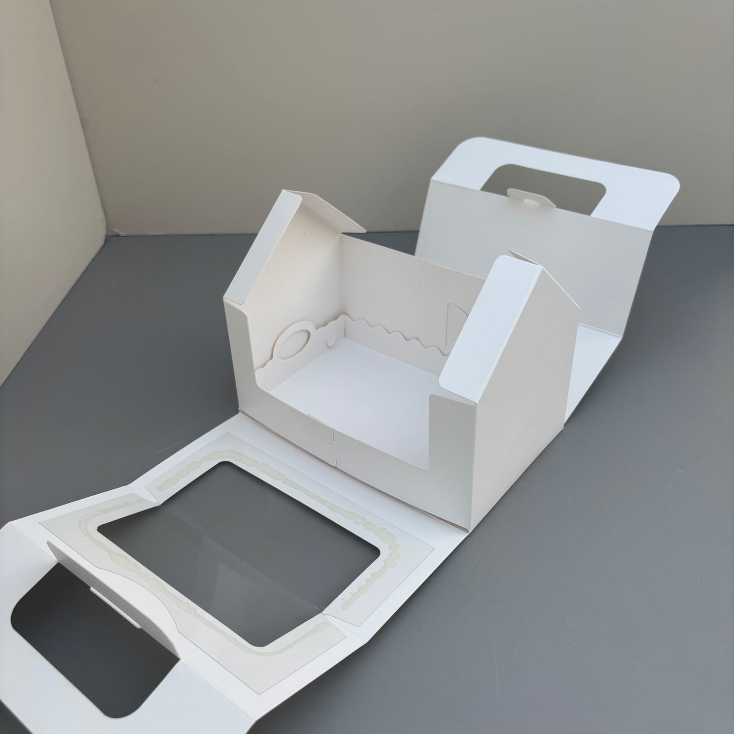 20PCS White Paper Handle Dessert Bakery Box with Insert
