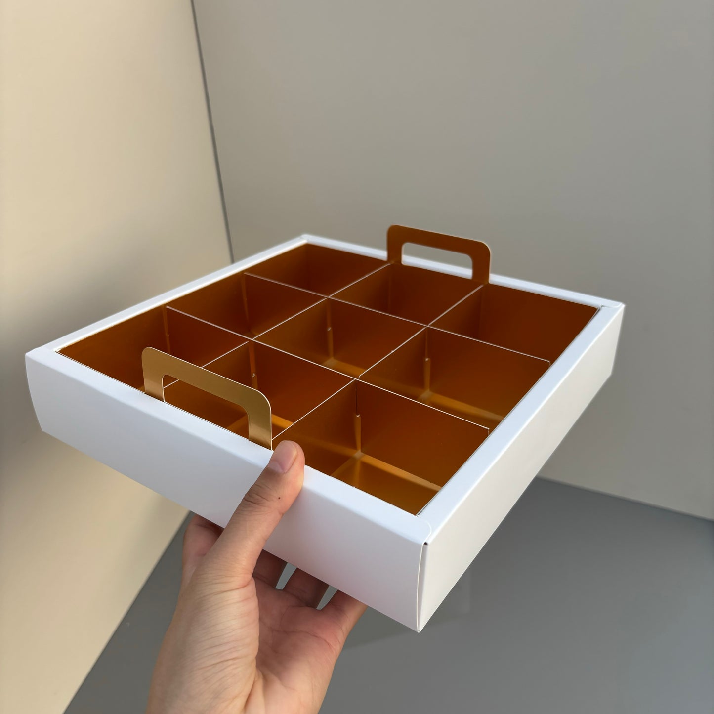 10 boxes 9-compartments white base box with gold insert