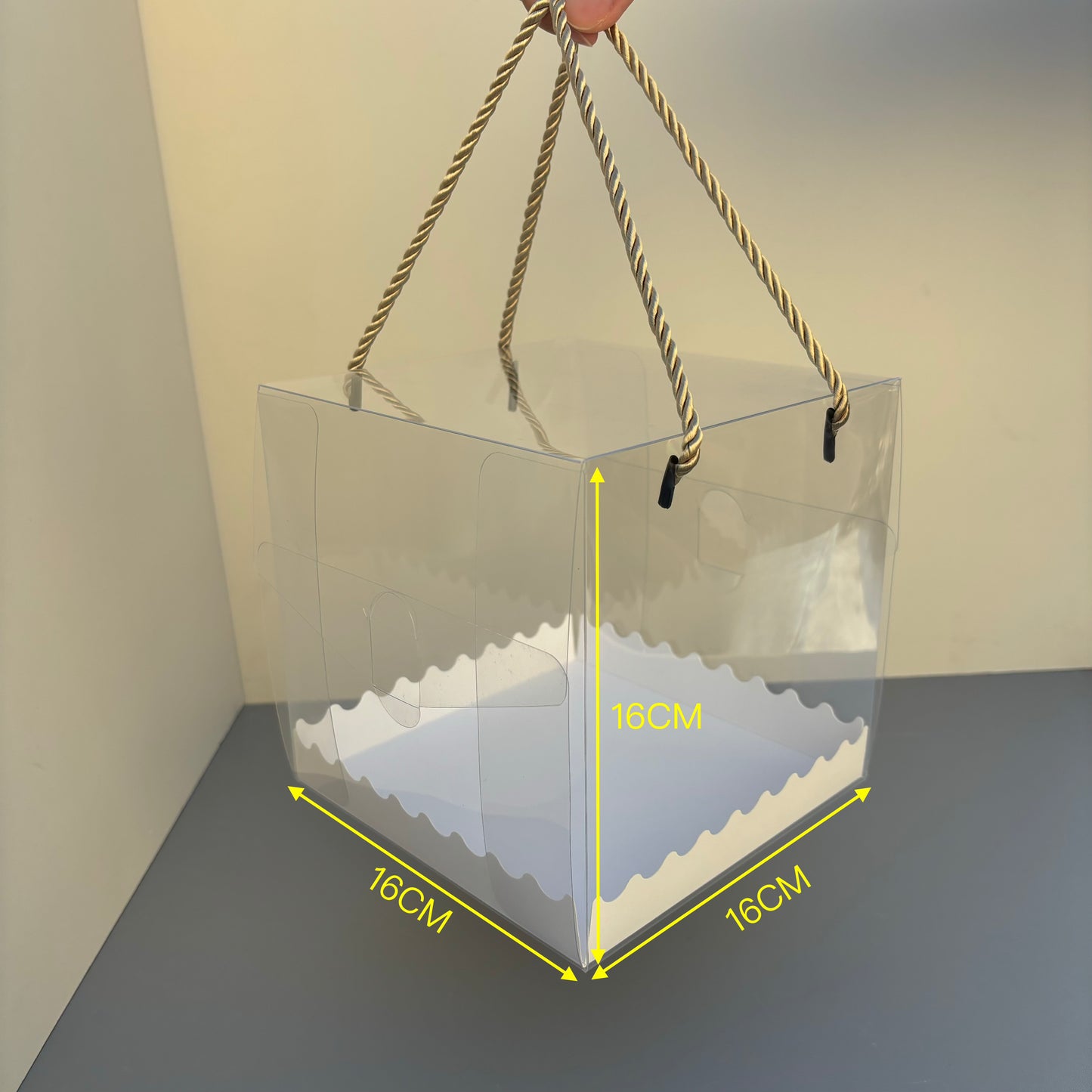20PCS 6.3in clear cake box with rope and paper insert