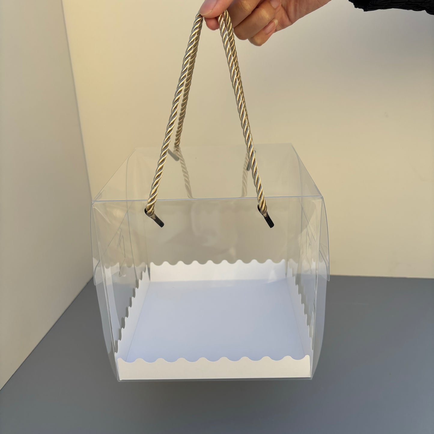 20PCS 6.3in clear cake box with rope and paper insert