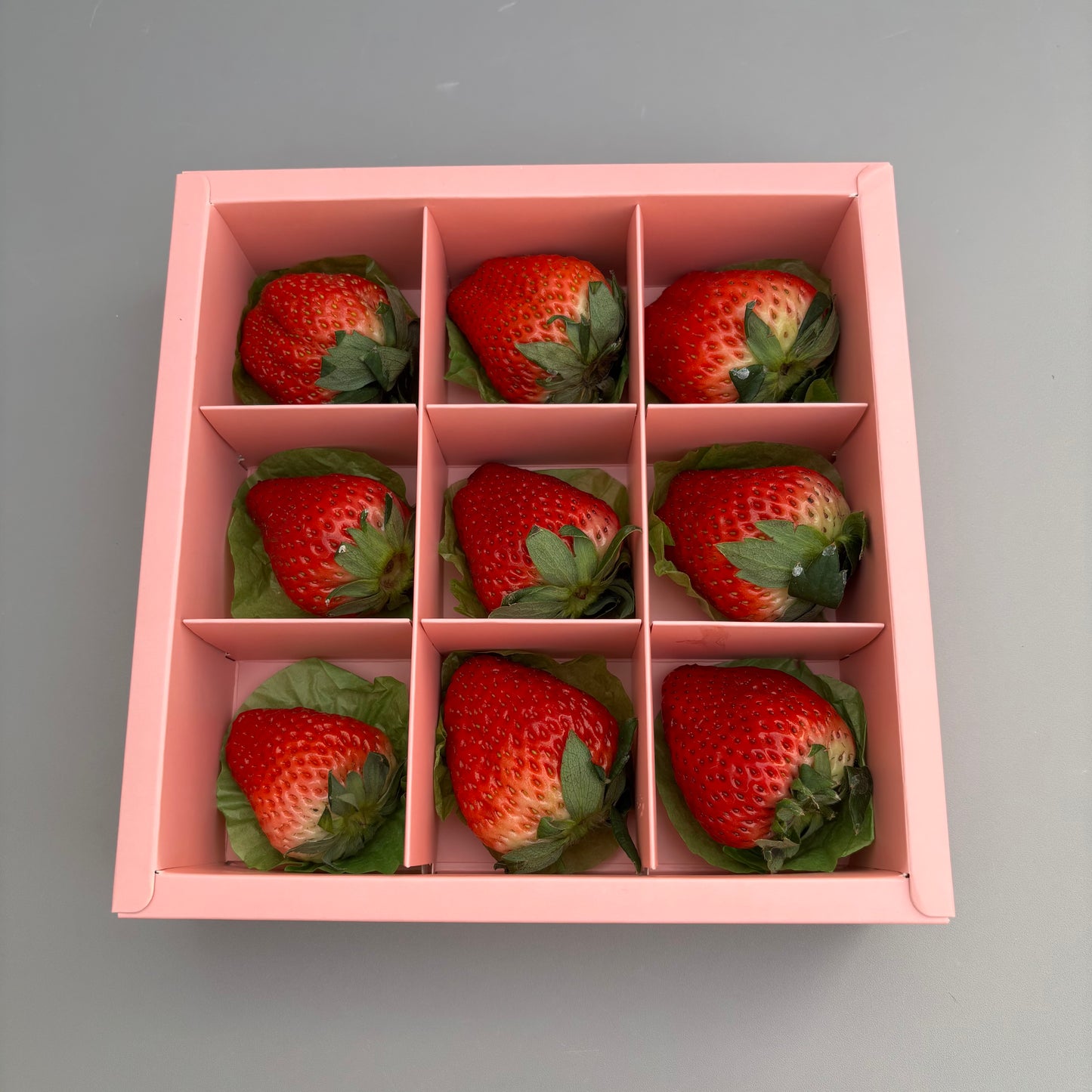 10PCS 9-strawberries Pink Paper Box with Clear Sleeve