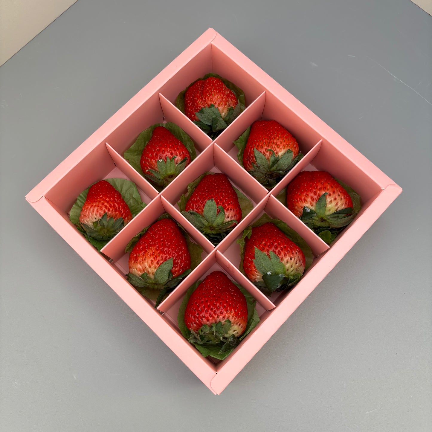 10PCS 9-strawberries Pink Paper Box with Clear Sleeve