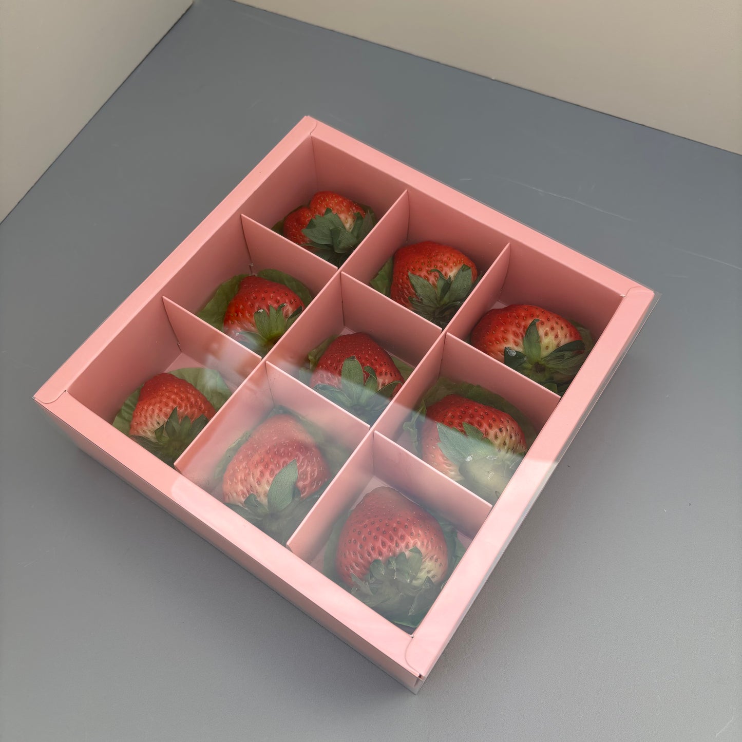 10PCS 9-strawberries Pink Paper Box with Clear Sleeve