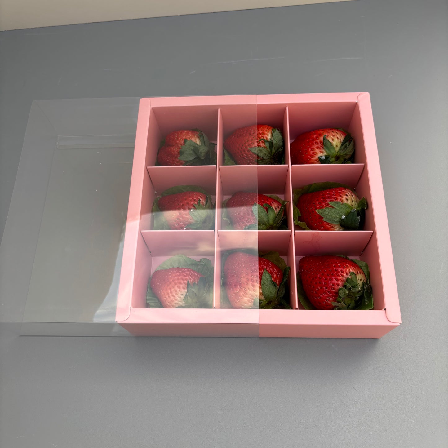 10PCS 9-strawberries Pink Paper Box with Clear Sleeve