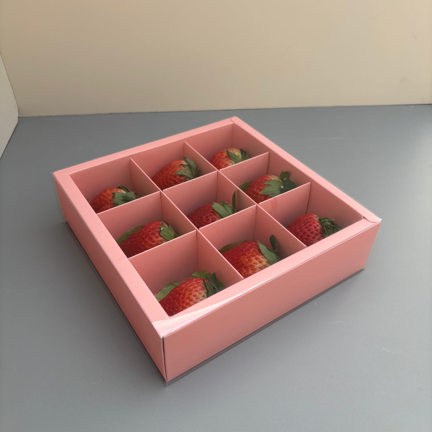 10PCS 9-strawberries Pink Paper Box with Clear Sleeve