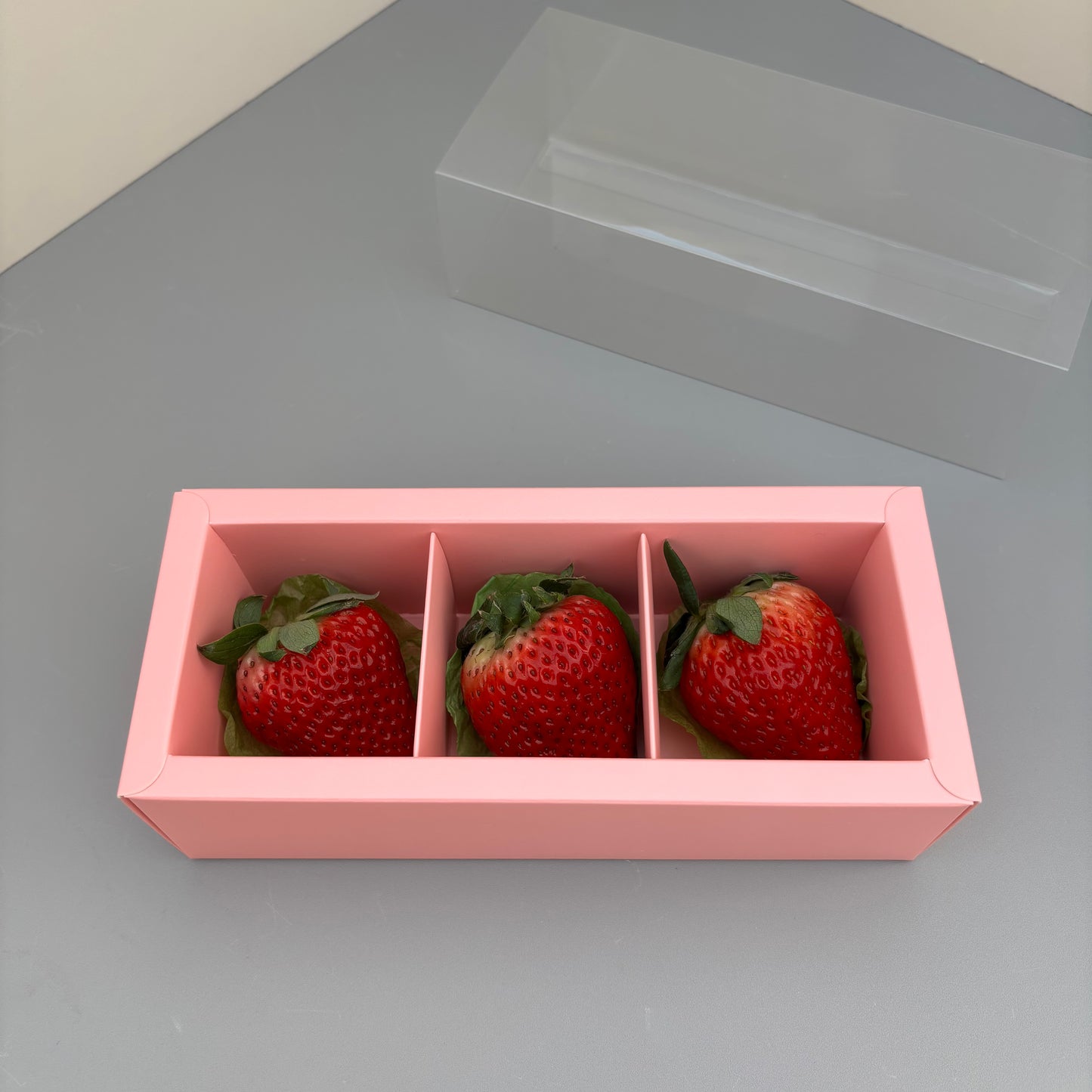20PCS 3-strawberries Pink Paper Box with Clear Sleeve