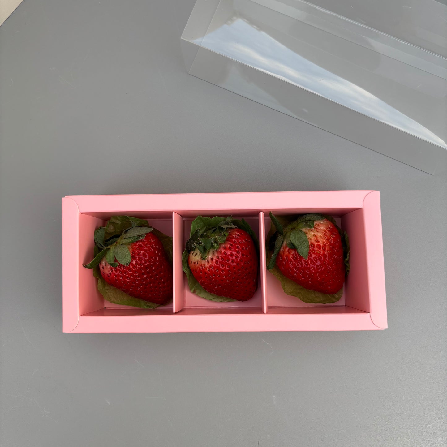 20PCS 3-strawberries Pink Paper Box with Clear Sleeve