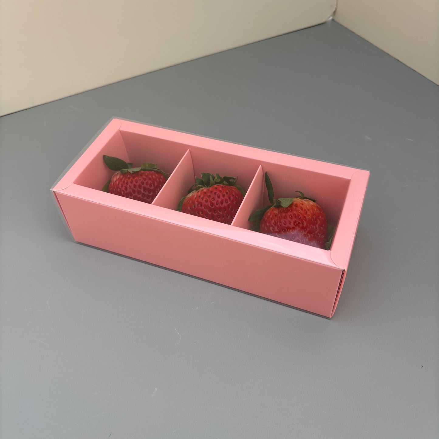 20PCS 3-strawberries Pink Paper Box with Clear Sleeve