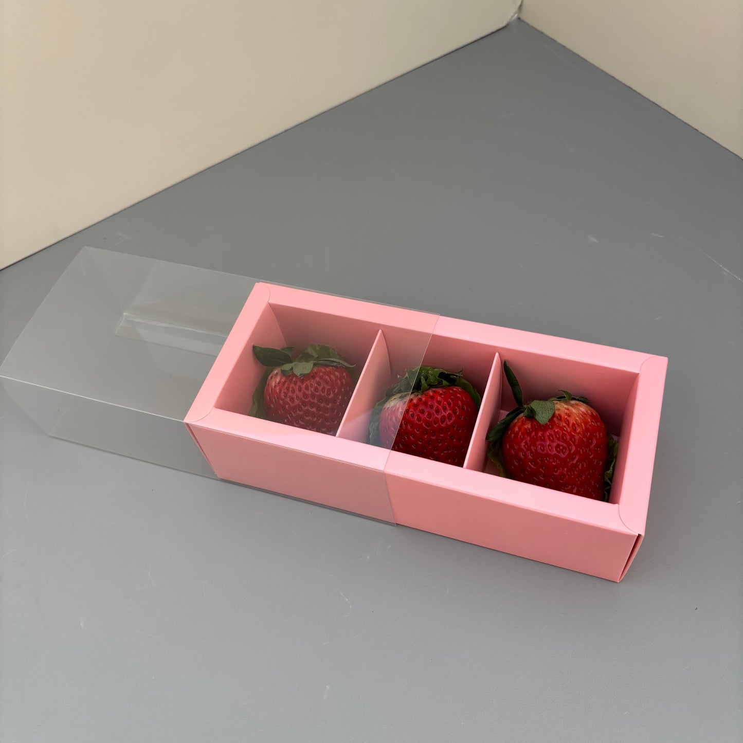 20PCS 3-strawberries Pink Paper Box with Clear Sleeve