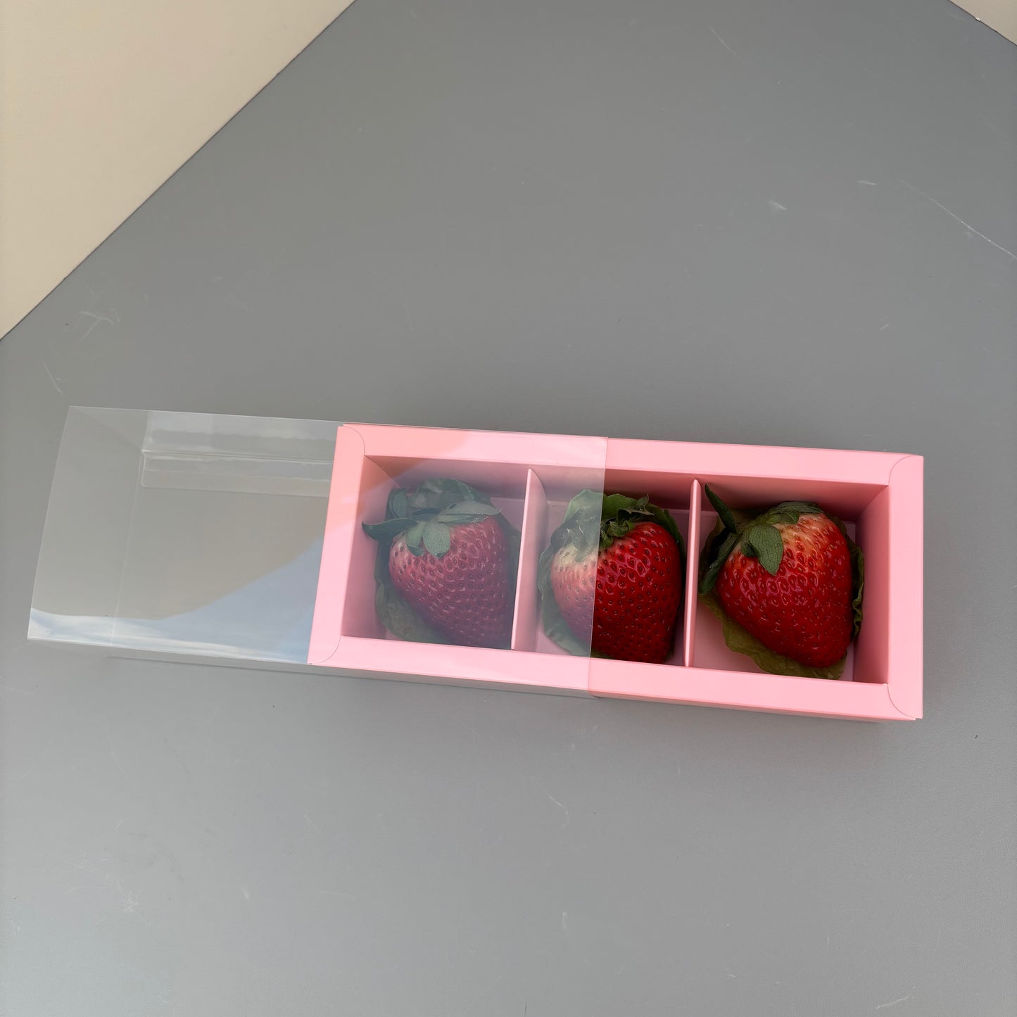 20PCS 3-strawberries Pink Paper Box with Clear Sleeve
