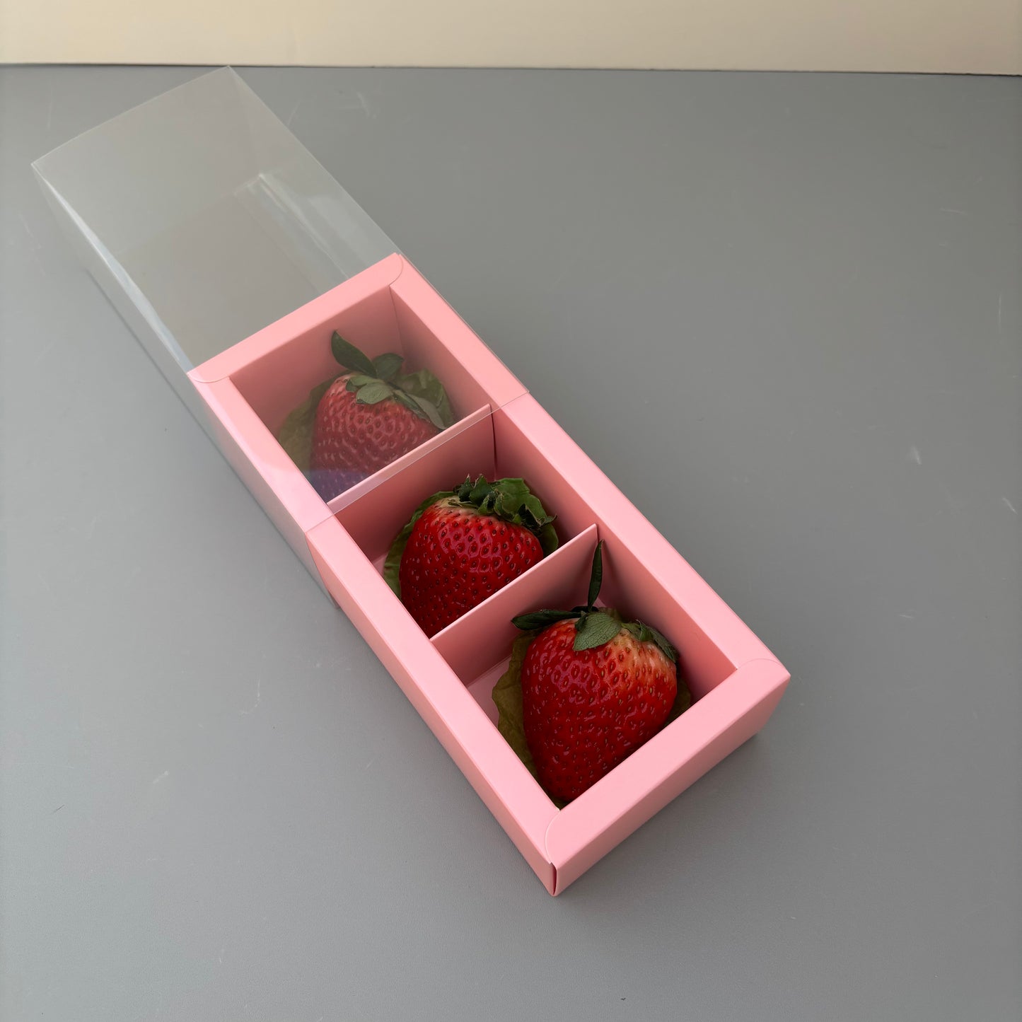 20PCS 3-strawberries Pink Paper Box with Clear Sleeve