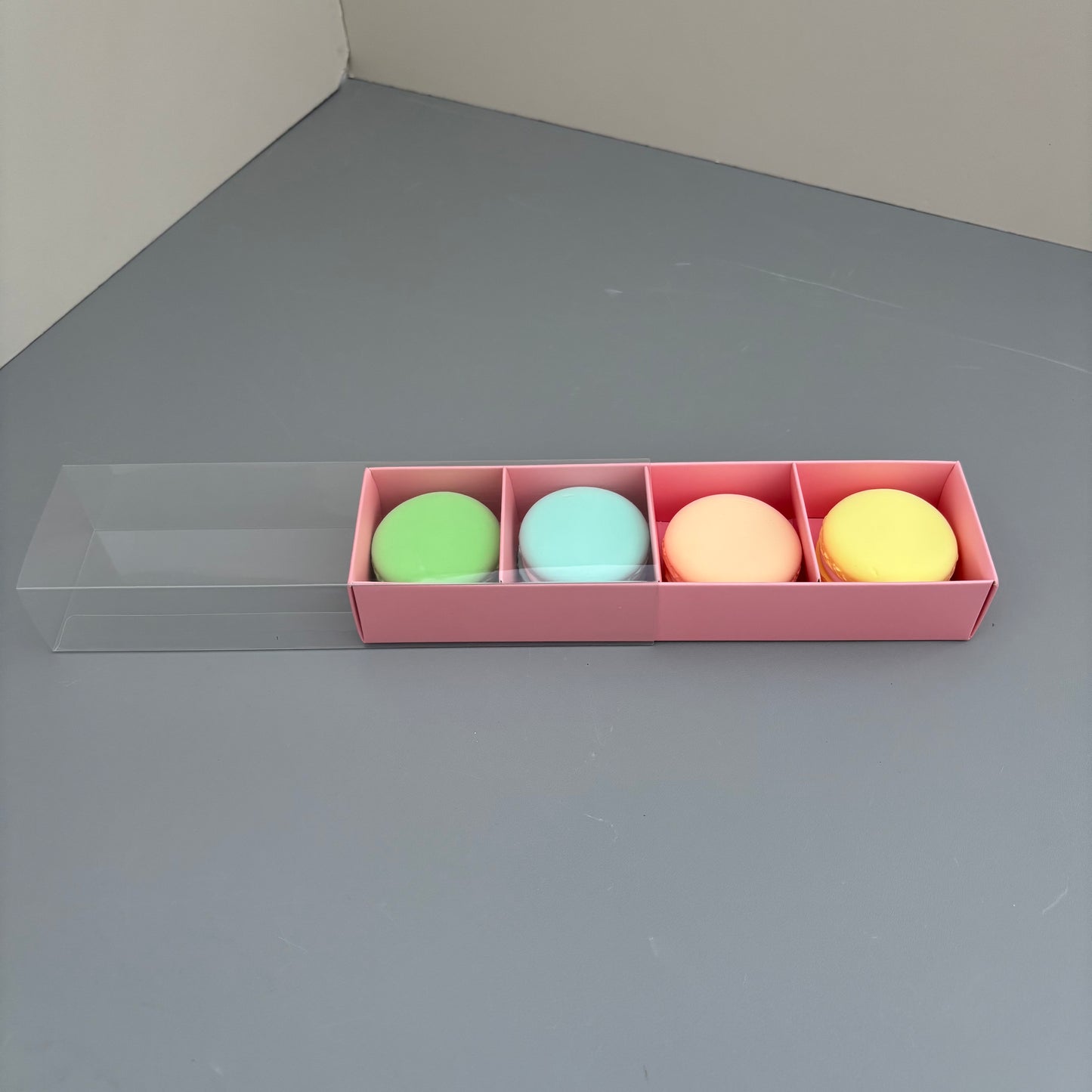 20PCS 4-macarons pink paper box with clear sleeve