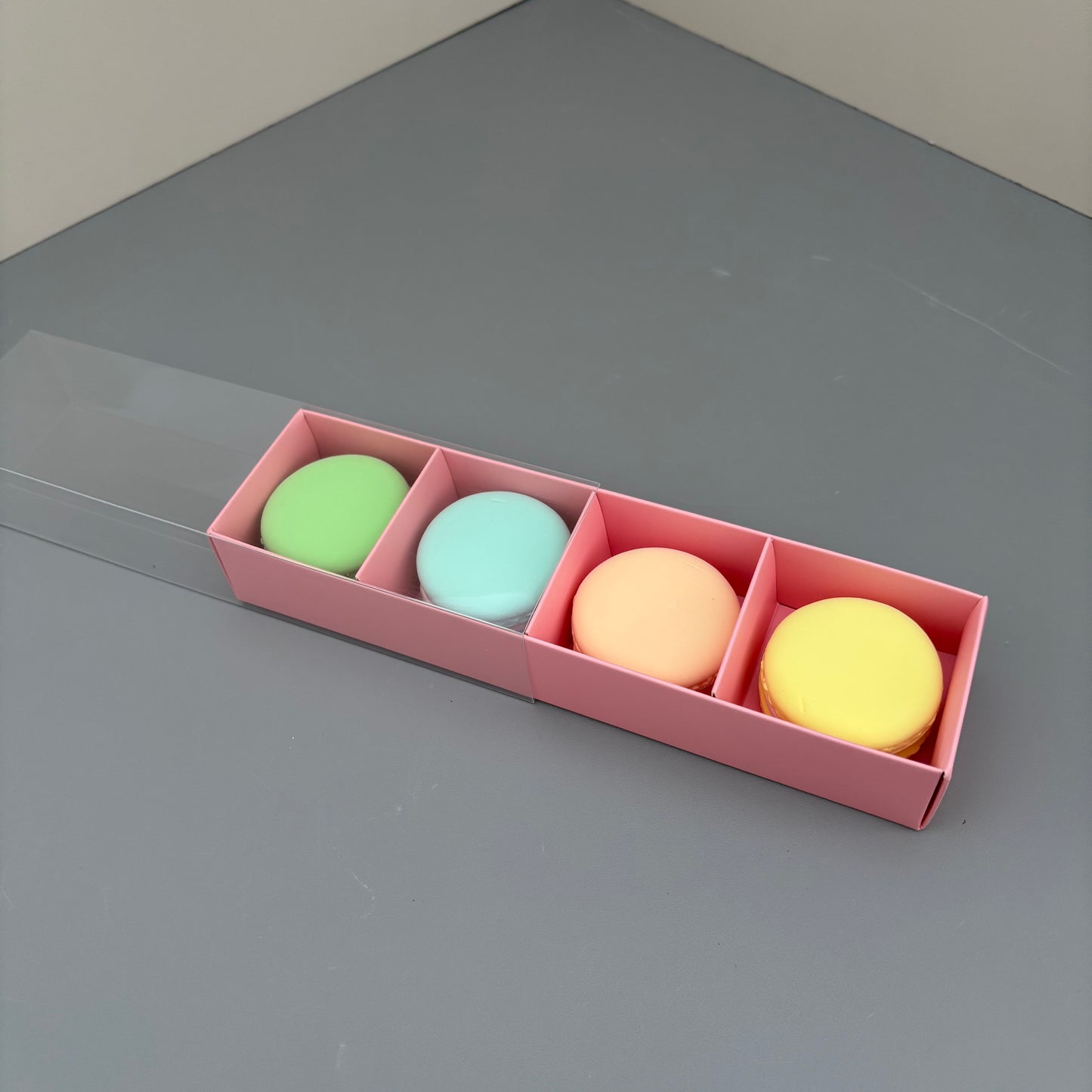 20PCS 4-macarons pink paper box with clear sleeve