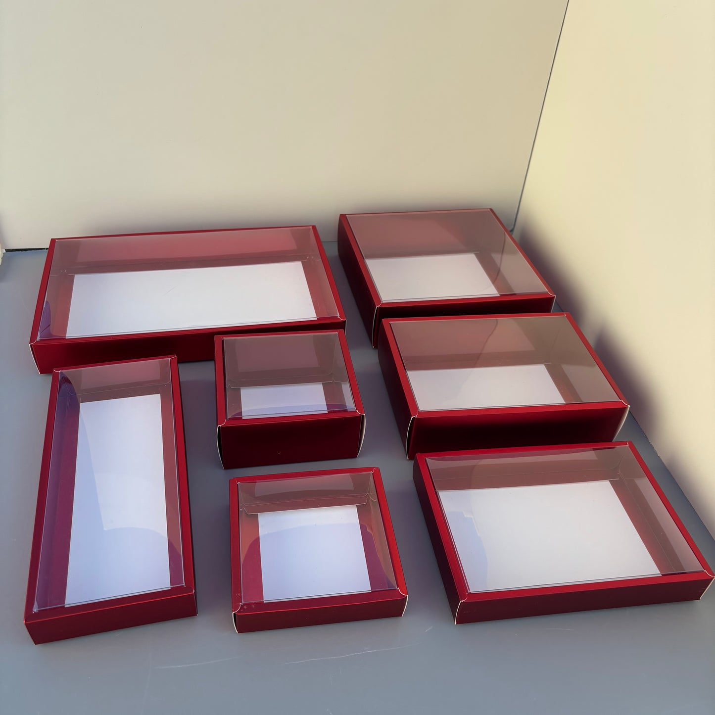 10PCS strawberry & cookies & chocolate red paper base box with clear lid
