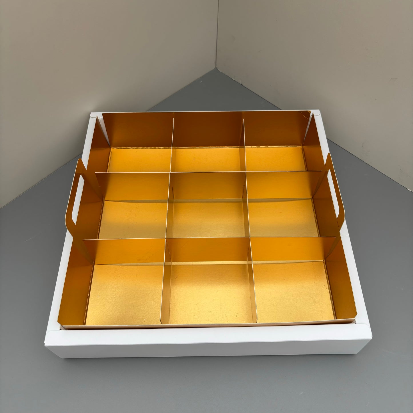 10 boxes big white base box with gold insert, partition and ribbon