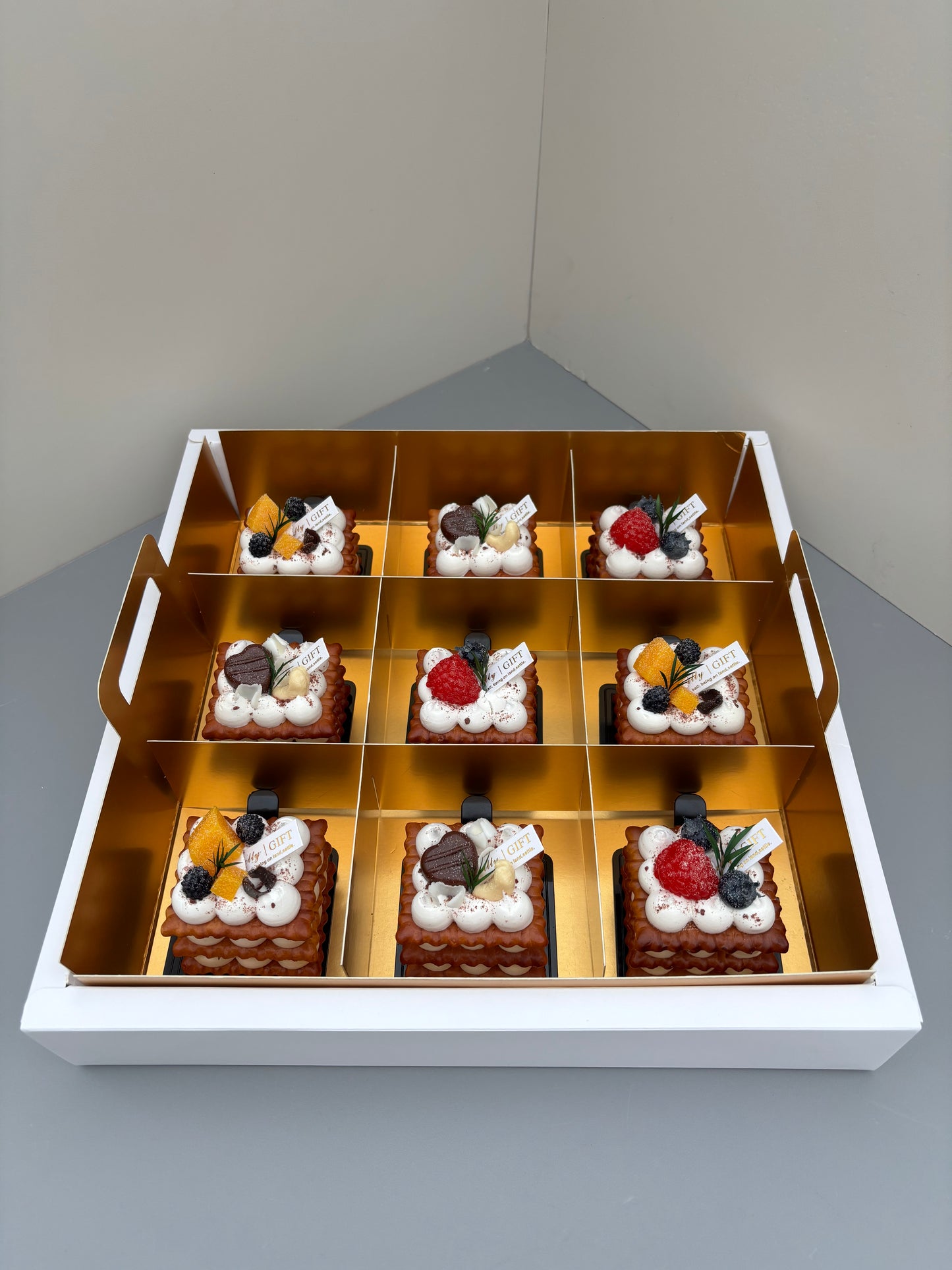 10 boxes big white base box with gold insert, partition and ribbon